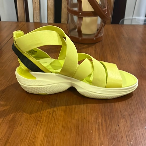 Sorel Explorer Blitz Multi Strap Sandals Shoes New Yellow Black Women’s sizes - Picture 4 of 13